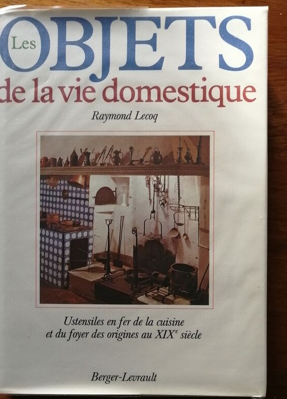Les objets de la vie domestique Ustensiles en fer de la cuisine et du