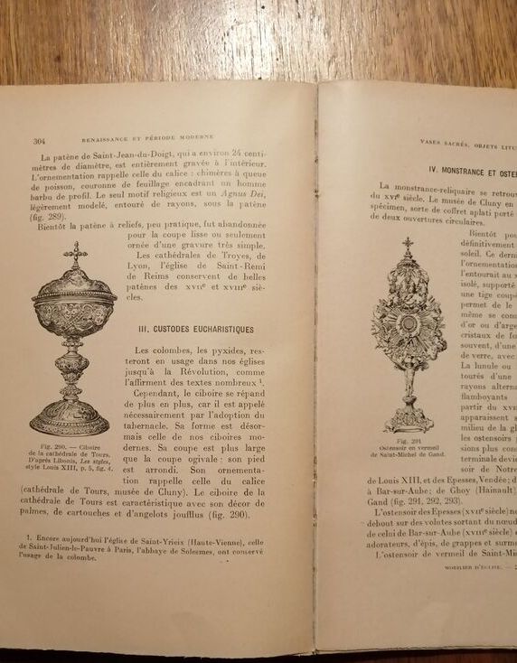 Mobilier vases objets et vêtements liturgiques étude historique 1932